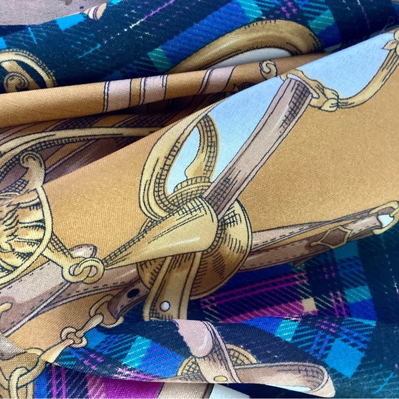 Traditional equestrian square scarf. - Picture 3 of 6